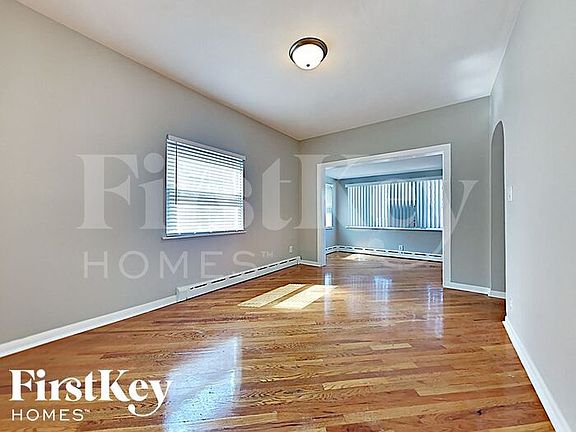 5th image of 3013 N Neenah Ave
