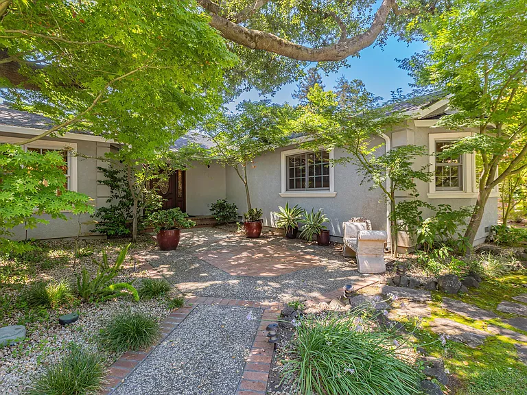 794 Manor Way — Photo 3