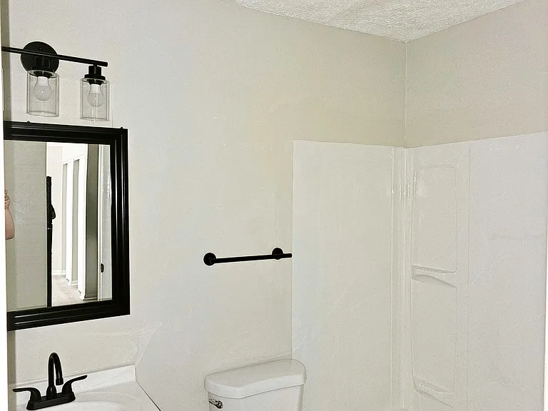 Avery Apartments — Photo 14