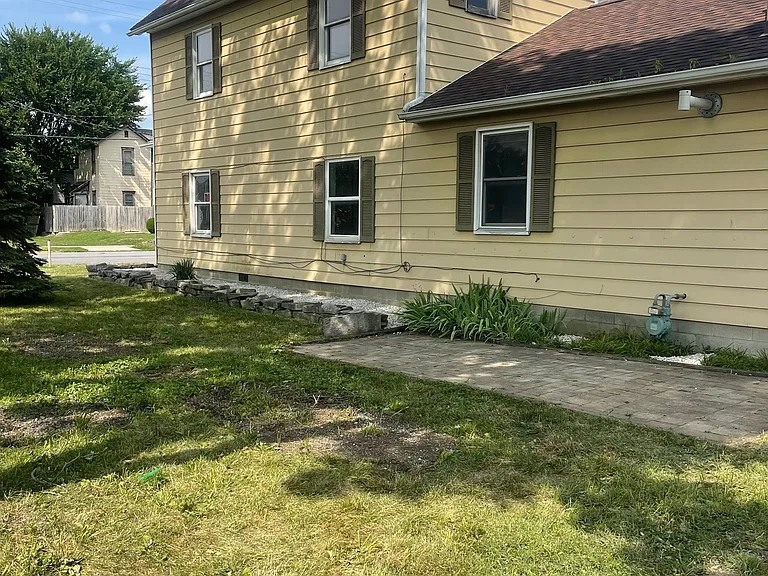 373 W Church St — Photo 16