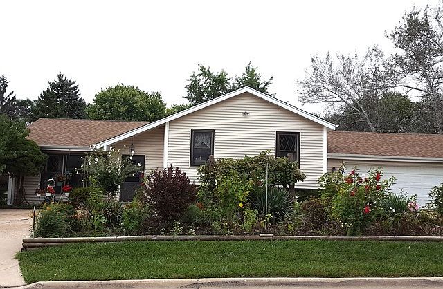 1st image of 390 N Hemlock Ave