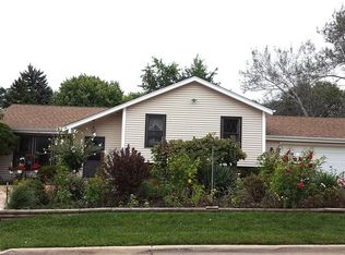390 N Hemlock Ave, Wood Dale, IL 60191
