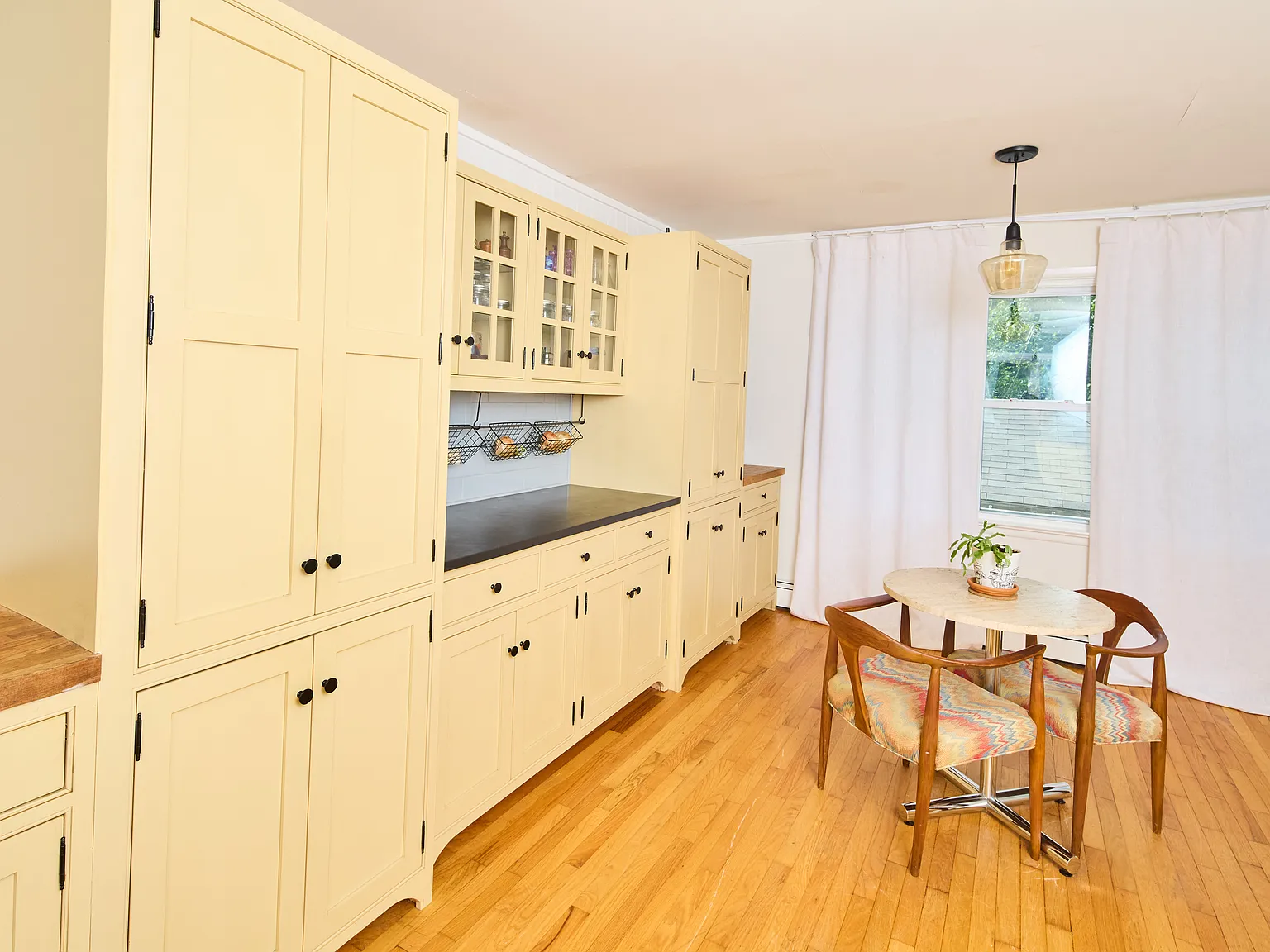3 bed, 1400 sqft, $2,995 — Photo 1