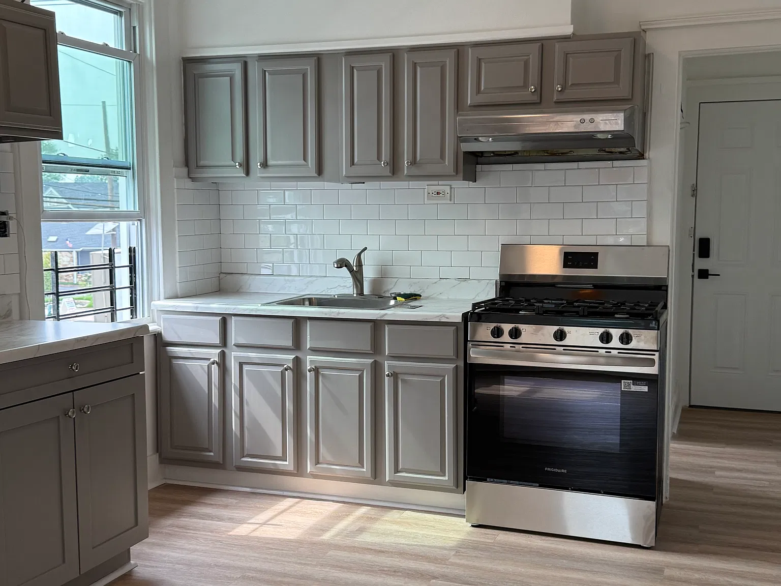 2 bed, 700 sqft, $2,200 — Photo 4