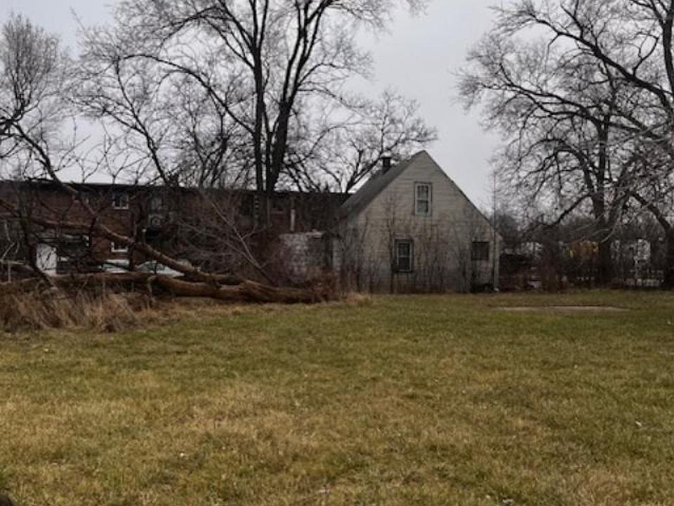 2nd image of 15507 Dixie Hwy