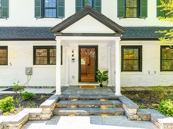 4th image of 383 Maplewood Rd