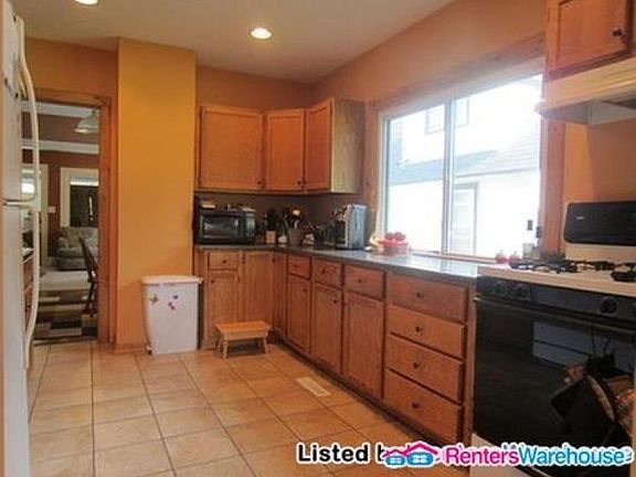 2nd image of 618 2nd Ave S