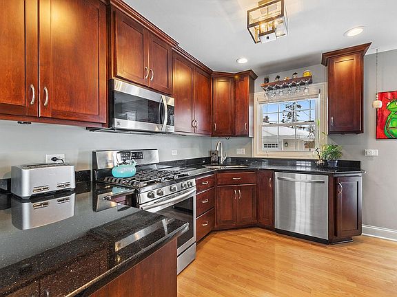 4th image of 1537 N Kennicott Ave