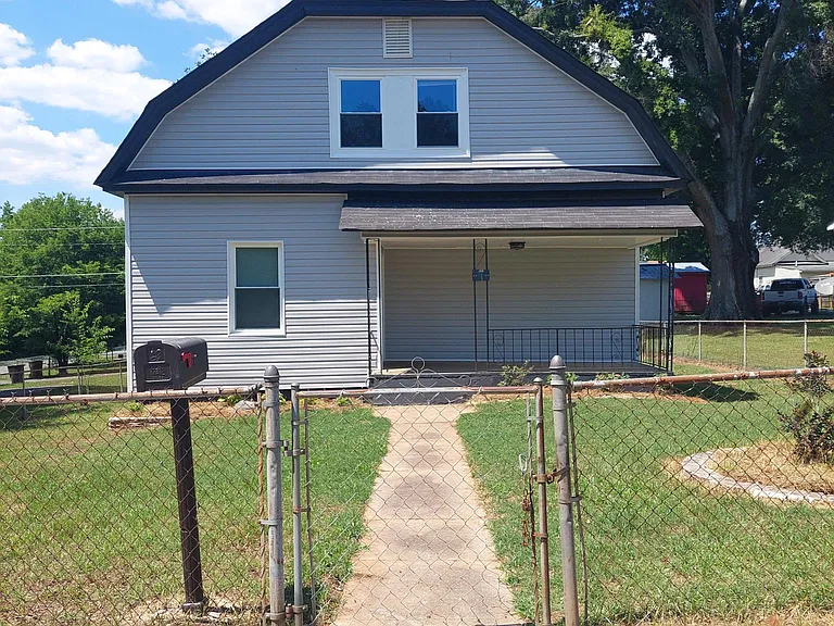 17 Puritan St — Photo 1