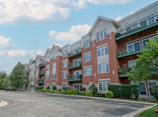 620 McHenry Rd APT 105, Wheeling, IL 60090