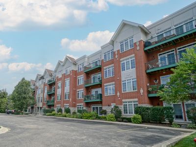 620 McHenry Rd APT 105, Wheeling, IL, 60090