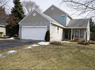 1828 Isle Royal Ln, Hanover Park, IL 60133