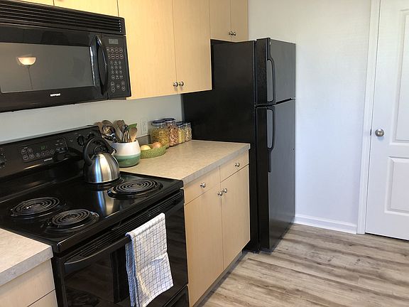 3rd image of 233 Sherman St APT 103