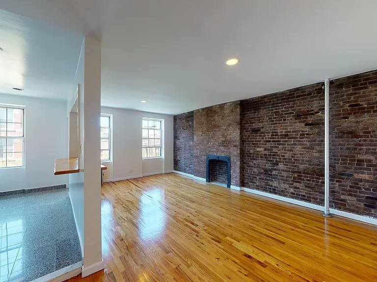 475 W Broadway #8 — Photo 4