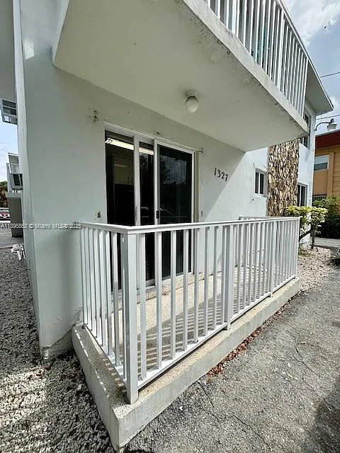 2 bed, 777 sqft, $2,100 — Photo 3
