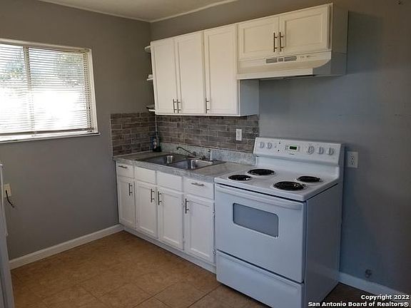 2nd image of 2323 Arbor Pl