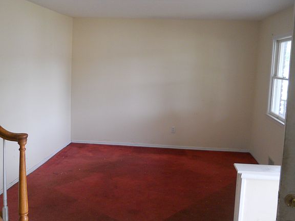 4th image of 15 Wagon Ln