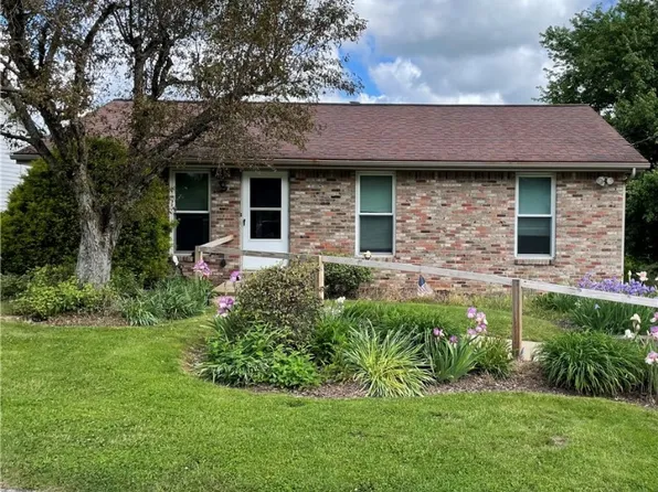 19 W White Oak Dr, Delmont, PA 15626