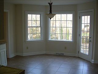 2nd image of 516 Oxford Pl