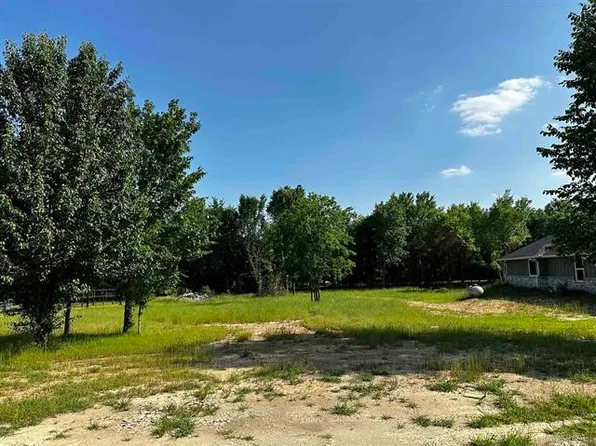 Helena Dr, Powderly, TX 75473