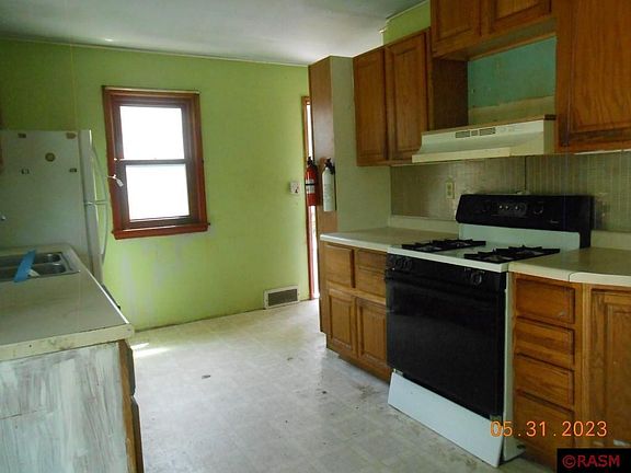 3rd image of 221 Norton St