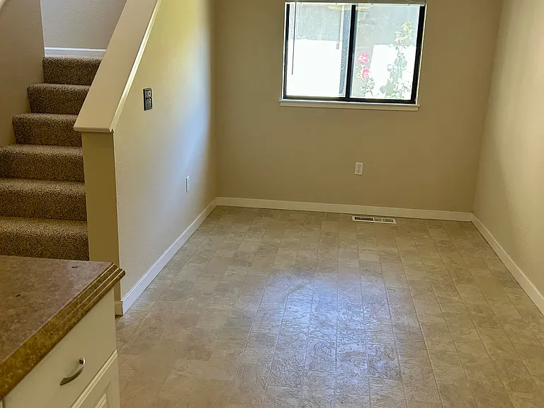75 Francis Cir — Photo 3