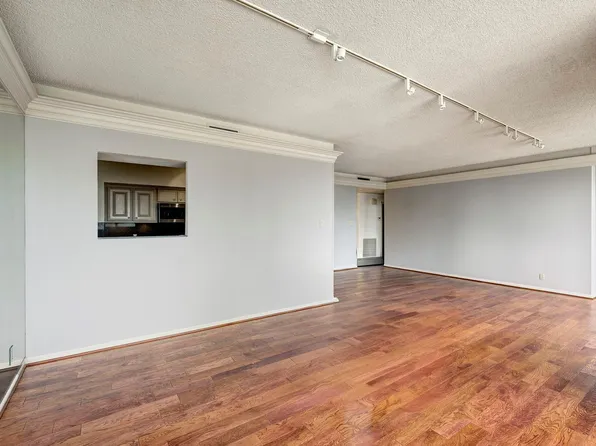 15 Greenway Plz Unit 14D, Houston, TX 77046