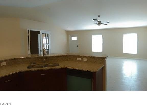 4th image of 417 Broadway Ave