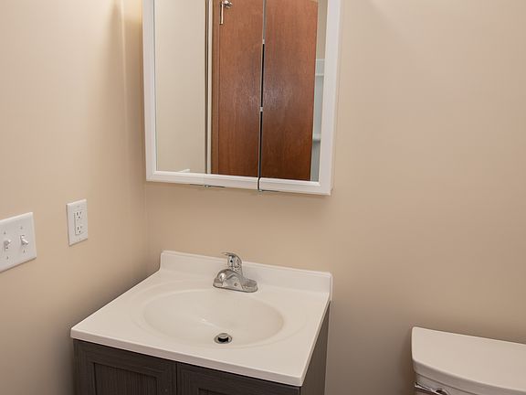 4th image of 1089 York Ave #3