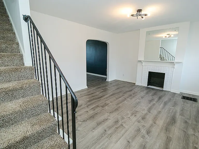 1198 Linwood Ave #1198 — Photo 3