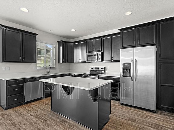 4th image of 906 W Lotus Brook Dr