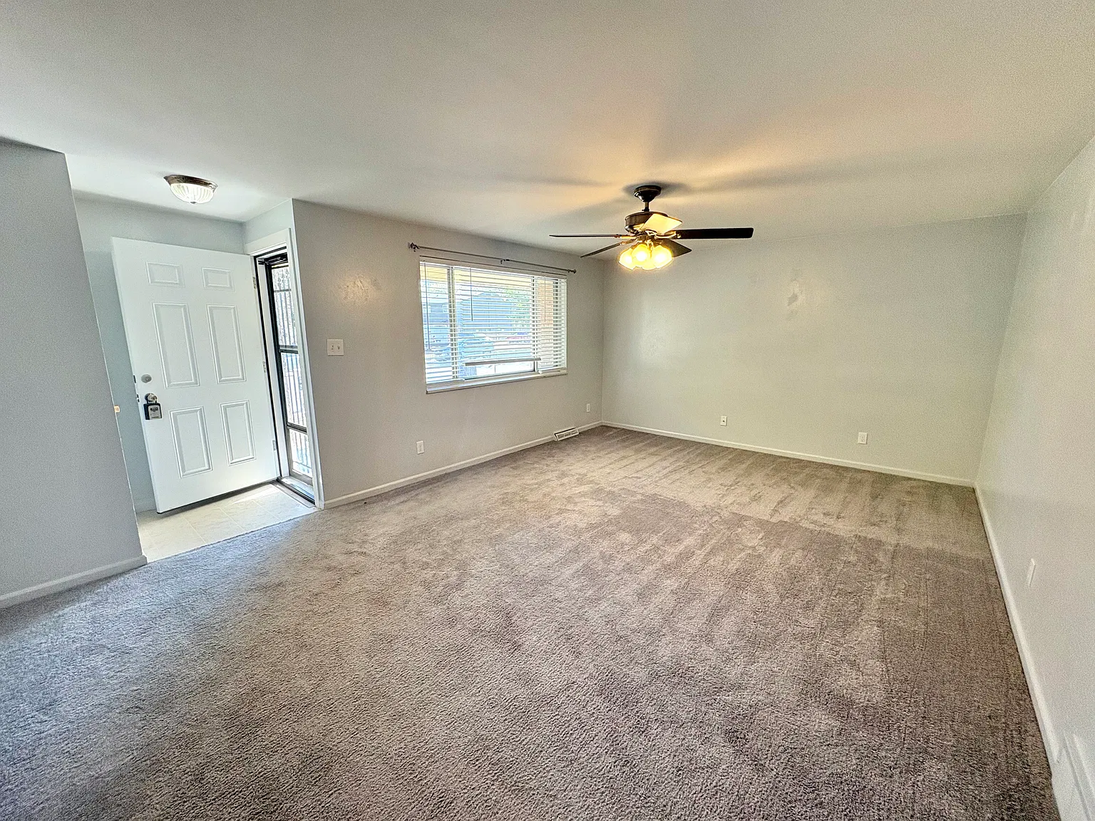 3 bed, 2098 sqft, $2,800 — Photo 2