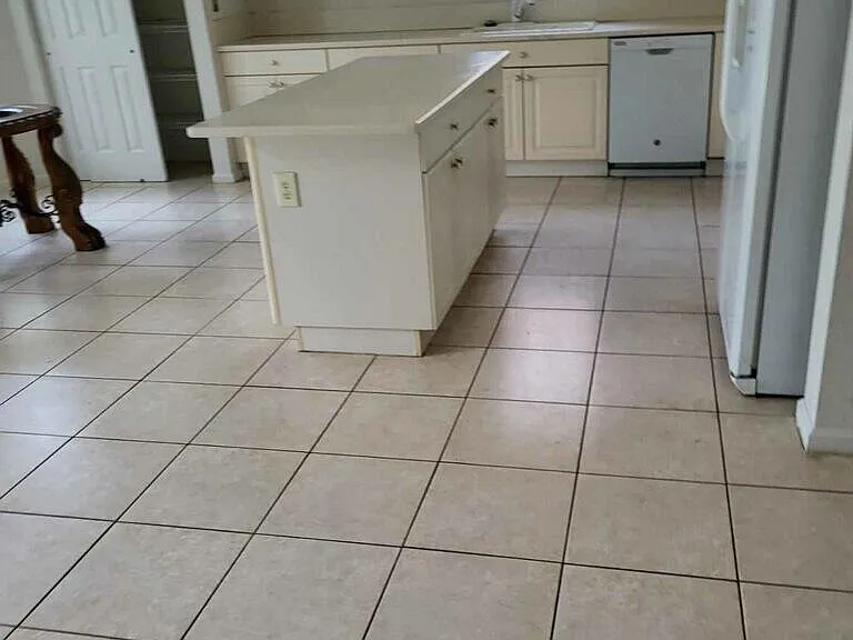 121 Tuscany Dr — Photo 5