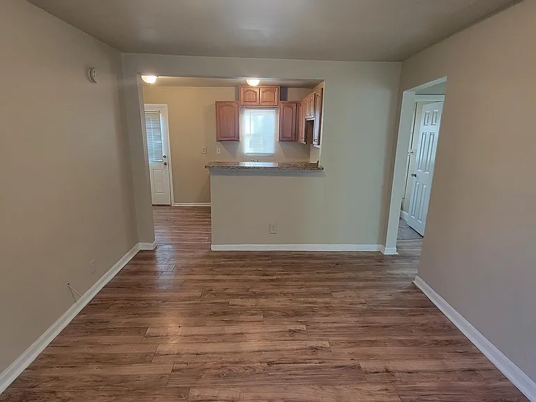 1748 N Erie Ave — Photo 2