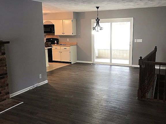 4th image of 1621 Stonehaven Dr