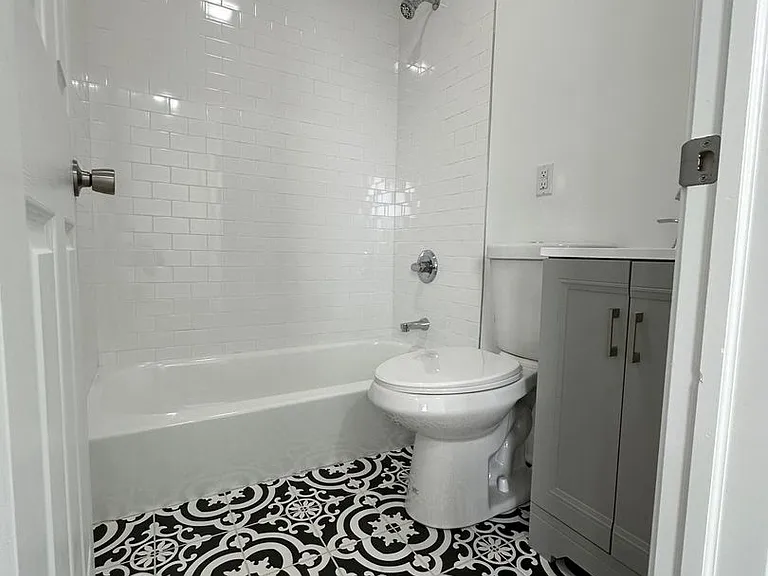 1209 N Franklin St — Photo 21