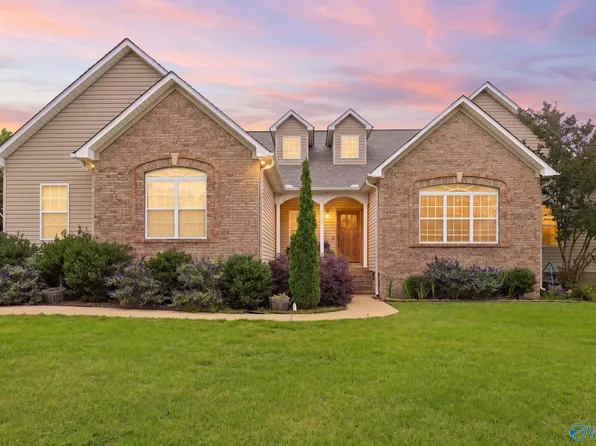 250 Berkshire Ln, Albertville, AL 35950