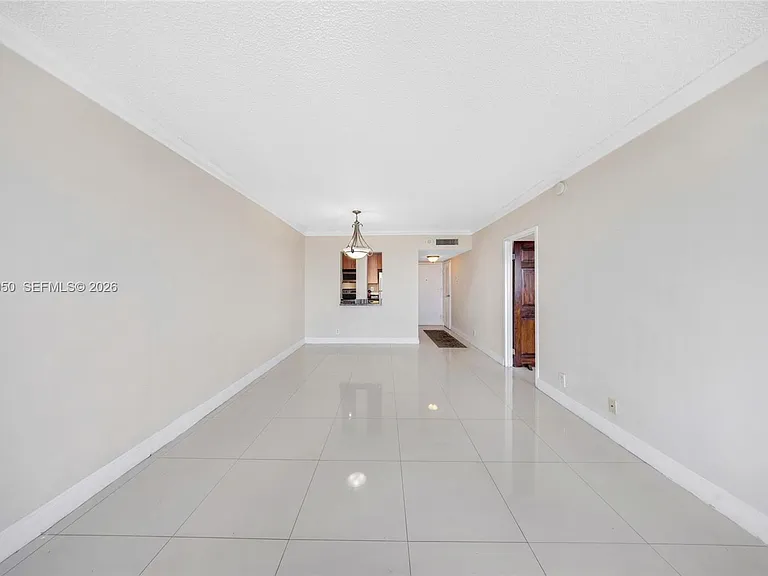 2450 NE 135th St #1006 — Photo 2