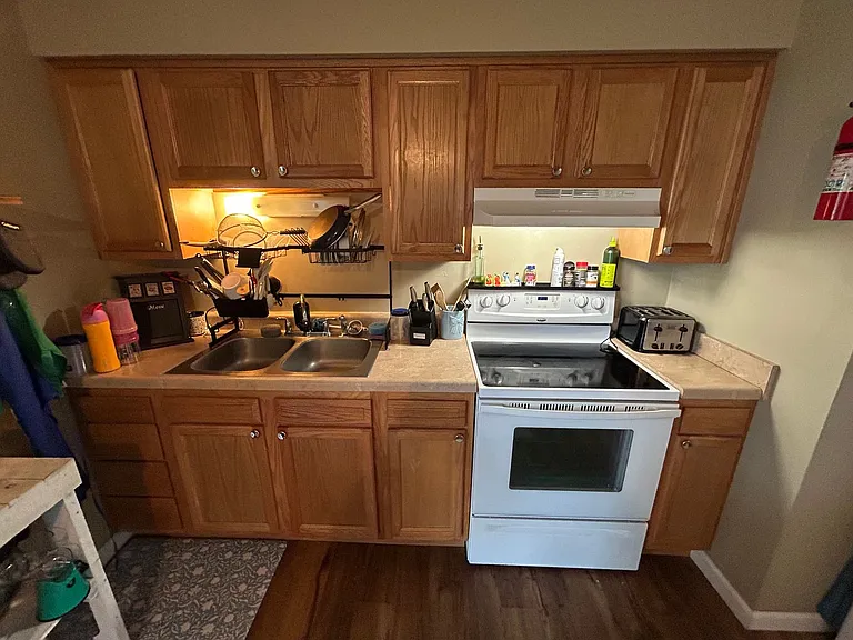 800 E Overton St — Photo 24