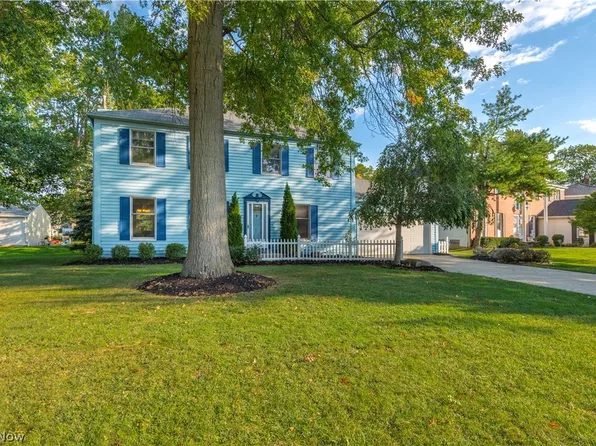24450 Woodside Dr, North Olmsted, OH 44070
