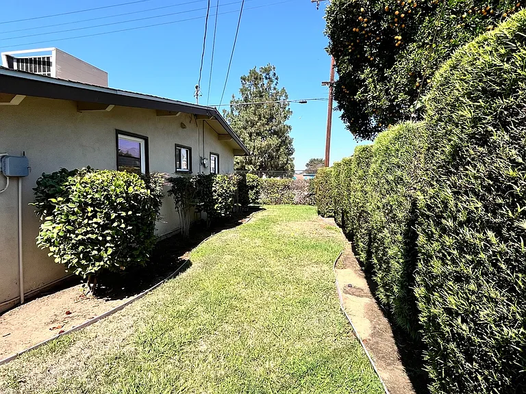 703 E Linfield St — Photo 27