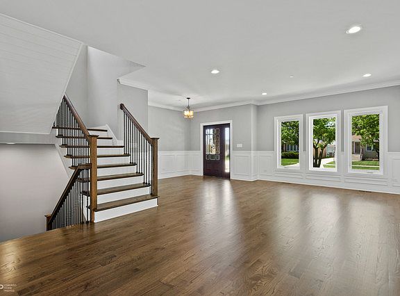 3rd image of 4651 N Thatcher Ave