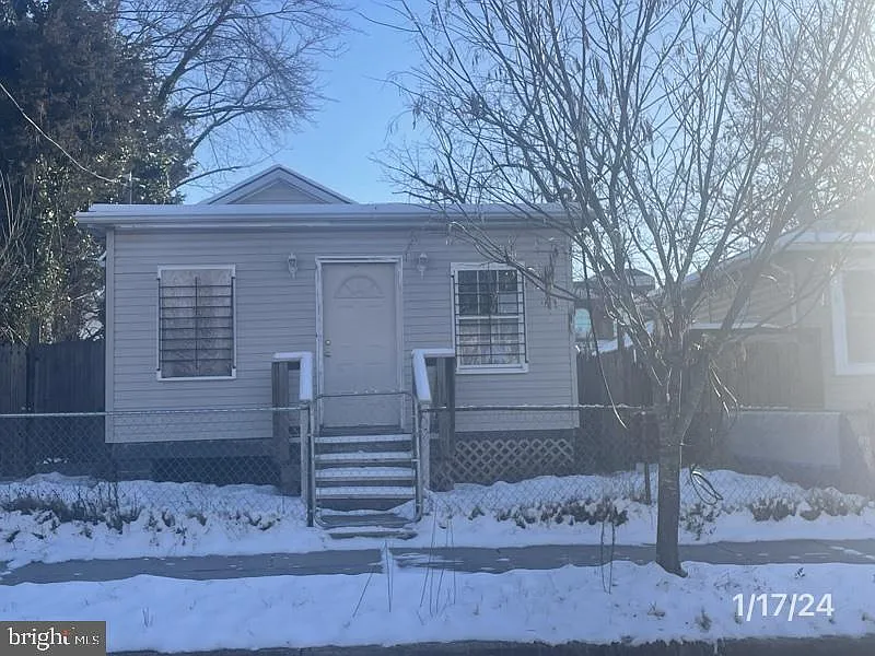 1107 50th Pl NE photo 1
