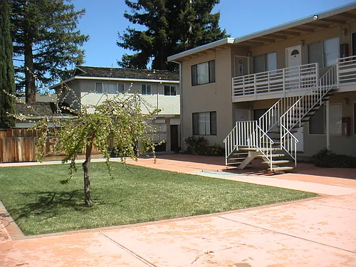 1025 Boranda Photo 1
