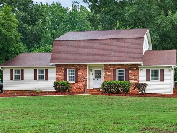 140 Raintree Rd, Advance, NC 27006