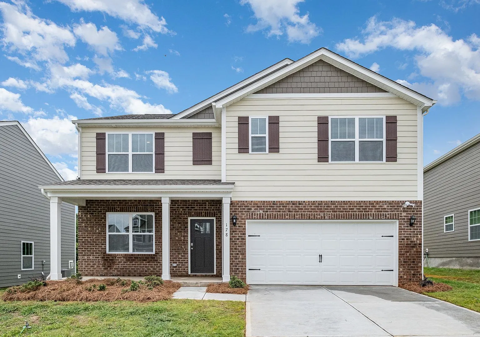 Spacious 5-Bedroom Home with Large Private Backyard — Photo 2