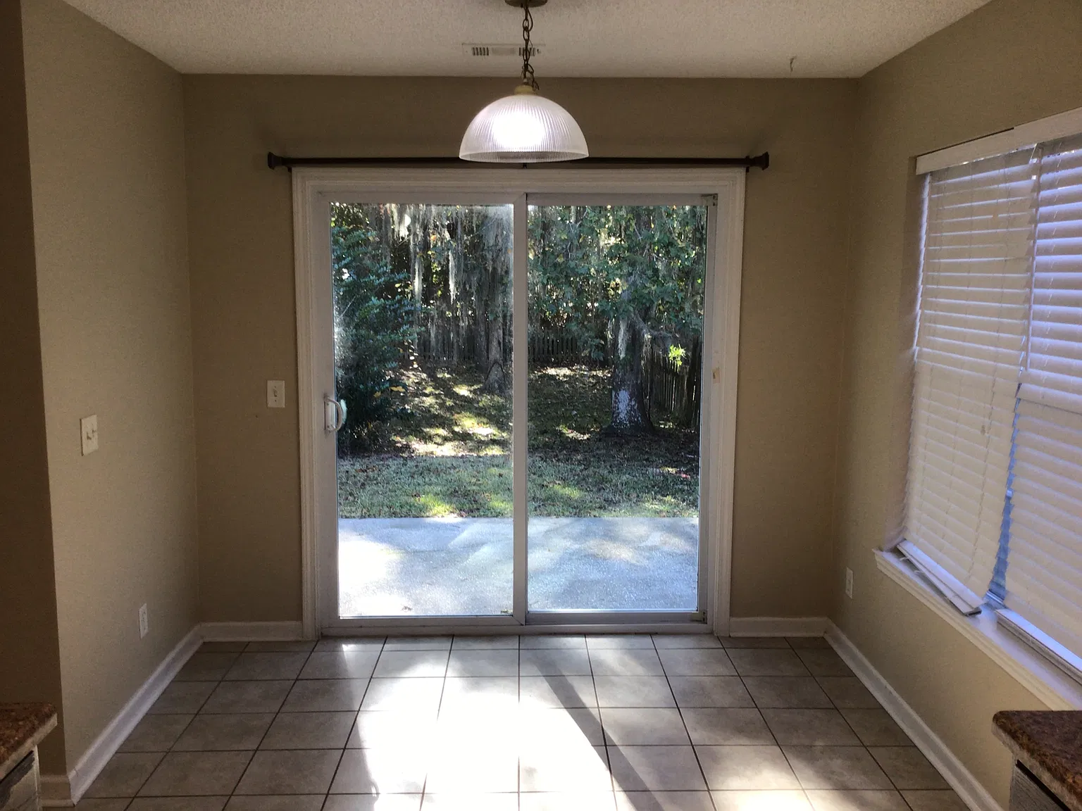3 bed, 2.0 bath, 1619 sqft, $2,280 — Photo 4