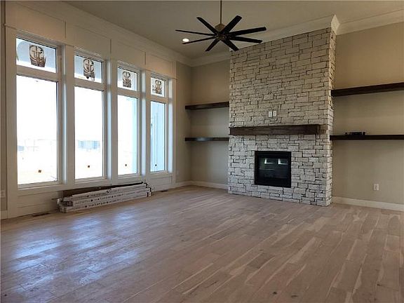 3rd image of 4307 Aspen Dr