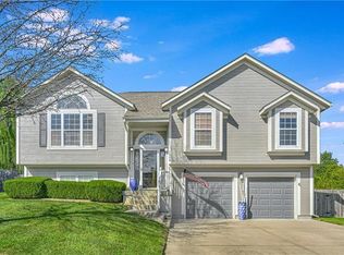 1008 NE Scenic Ct, Lees summit, MO 64064
