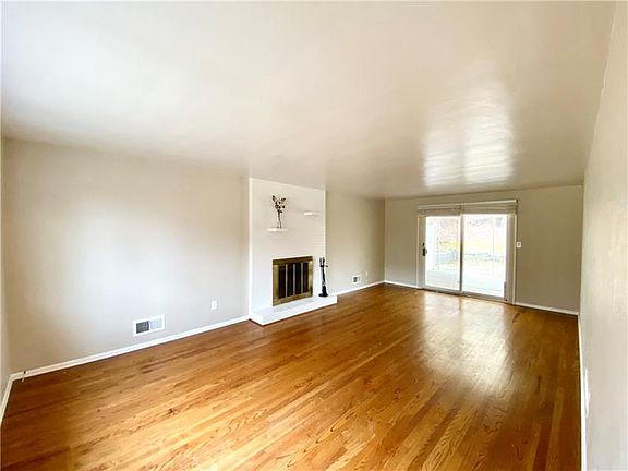 4th image of 590 Briarwood Ave
